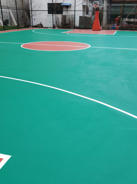 邵东 球场长期使用易出现地面开裂